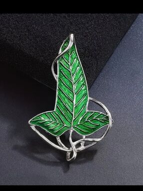 🍁LOTR Elven Green Tree Leaf Enamel Brooch